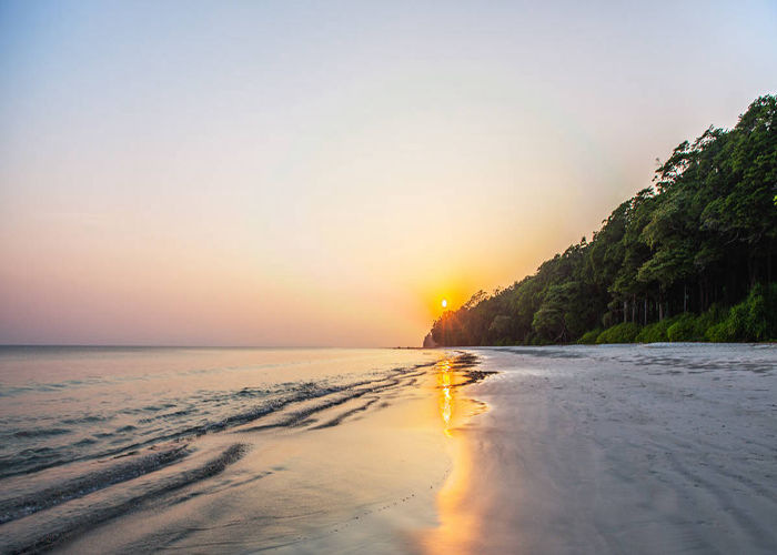 Radhanagar Beach Hav._imresizer
